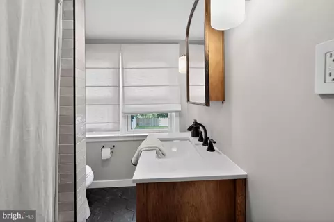 Bath - 10 E Sutton Ave, Moorestown, NJ 08057 photo 4 of 5