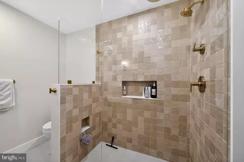 Bath - 10 E Sutton Ave, Moorestown, NJ 08057 photo 1 of 5