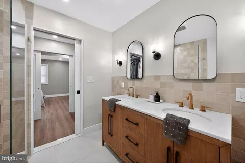 Bath - 10 E Sutton Ave, Moorestown, NJ 08057 photo 2 of 5