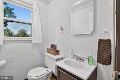 Bath - 309 Ithaca Ct, Delran, NJ 08075 photo 2 of 2