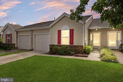 6 Clifford Dr, Mount Laurel, NJ 08054