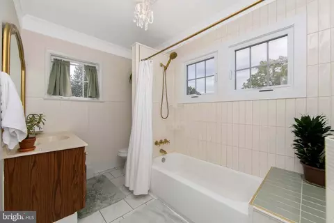 Bath - 303 Van Sciver St, Beverly, NJ 08010 photo 1 of 2