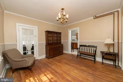 Entry Way - 303 Van Sciver St, Beverly, NJ 08010 photo 2 of 5