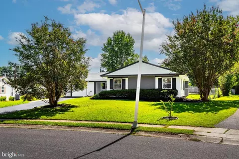 18 Eden Rock Ln, Willingboro, NJ 08046