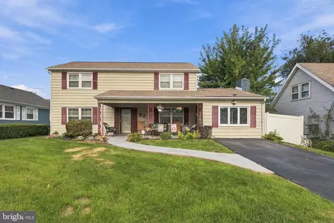 71 Medford Ln, Willingboro, NJ 08046
