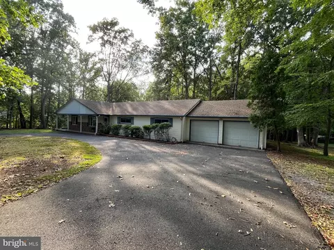 230 Burrs Rd, Burlington, NJ 08016