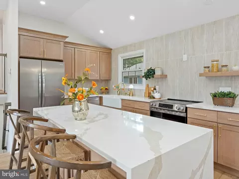 23 Walnut Dr, Burlington, NJ 08016