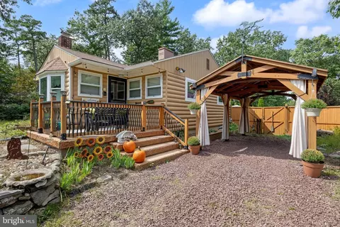 30 Lenape Trl, Medford Lakes, NJ 08055