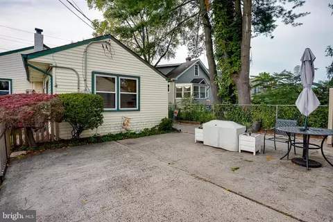 Exterior - 201 S Maple Ave, Maple Shade, NJ 08052 photo 3 of 4