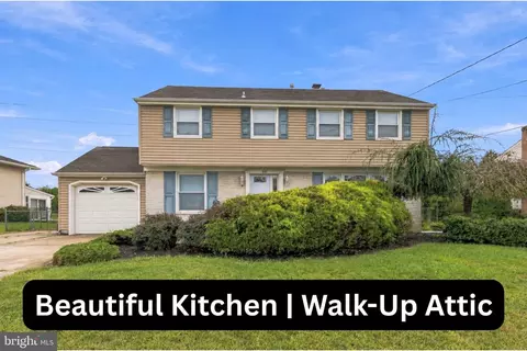 818 Hilltop Rd, Cinnaminson, NJ 08077