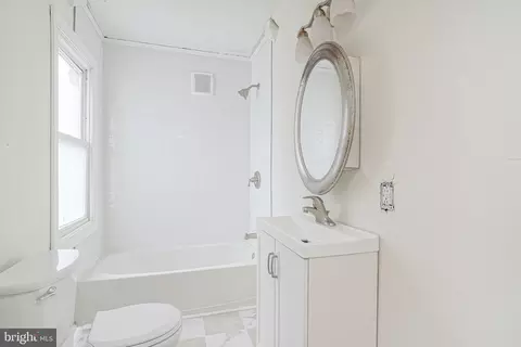 Bath - 448 Delaware Ave, Palmyra, NJ 08065 photo 3 of 3
