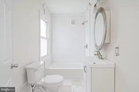 Bath - 448 Delaware Ave, Palmyra, NJ 08065 photo 2 of 3