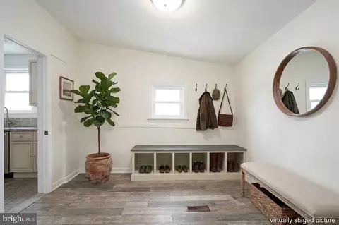 Entry Way - 448 Delaware Ave, Palmyra, NJ 08065 photo 7 of 8