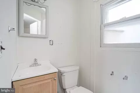 Bath - 448 Delaware Ave, Palmyra, NJ 08065 photo 1 of 3