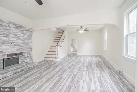 Living - 448 Delaware Ave, Palmyra, NJ 08065 photo 2 of 4