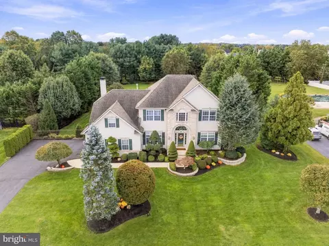 8 Streamlet Ct, Lumberton, NJ 08048