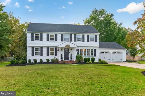 5 Schoolhouse Dr, Medford, NJ 08055