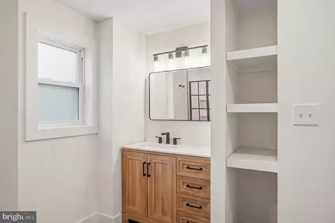 Entry Way - 423 E Park Ave, Maple Shade, NJ 08052 photo 5 of 5