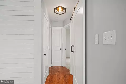 Entry Way - 423 E Park Ave, Maple Shade, NJ 08052 photo 1 of 5