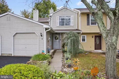 9 Covington Ct, Bordentown, NJ 08505