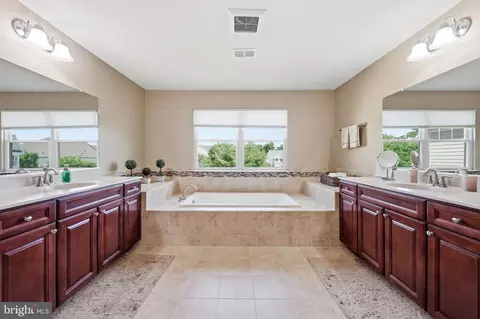 Bath - 7 Transom Ct, Mount Laurel, NJ 08054 photo 2 of 6