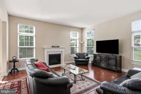 Living - 7 Transom Ct, Mount Laurel, NJ 08054 photo 1 of 2