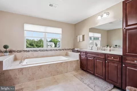 Bath - 7 Transom Ct, Mount Laurel, NJ 08054 photo 4 of 6