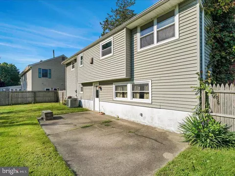 Exterior - 100 Heather Dr, Mount Laurel, NJ 08054 photo 3 of 8