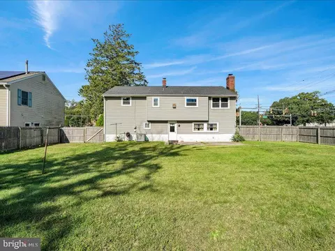 Exterior - 100 Heather Dr, Mount Laurel, NJ 08054 photo 6 of 8