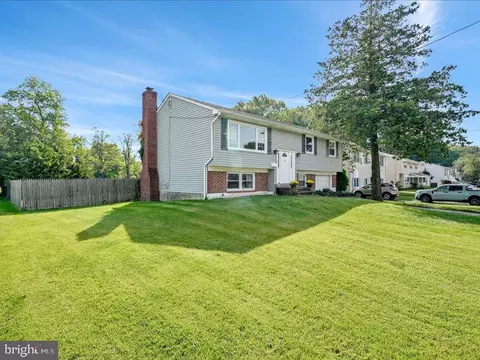 Exterior - 100 Heather Dr, Mount Laurel, NJ 08054 photo 2 of 8