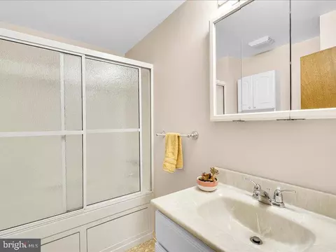 Bath - 100 Heather Dr, Mount Laurel, NJ 08054 photo 2 of 2