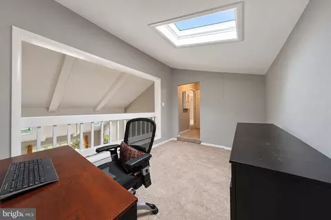 Entry Way - 23 Iris Ct, Mount Laurel, NJ 08054 photo 3 of 4