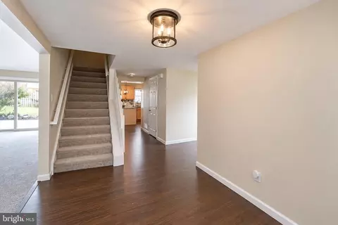 Entry Way - 23 Iris Ct, Mount Laurel, NJ 08054 photo 2 of 4
