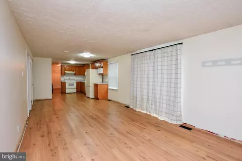 Living - 6 Brighton Dr, Marlton, NJ 08053 photo 5 of 8