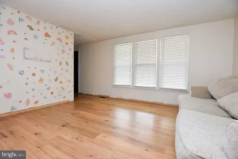 Living - 6 Brighton Dr, Marlton, NJ 08053 photo 2 of 8