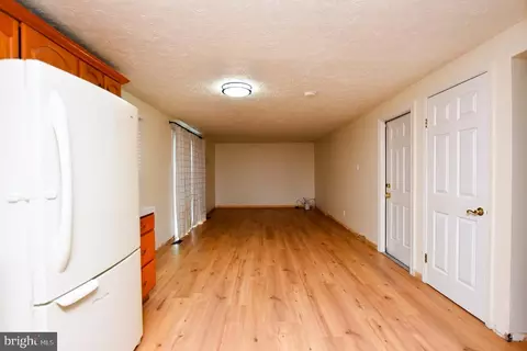 Living - 6 Brighton Dr, Marlton, NJ 08053 photo 6 of 8