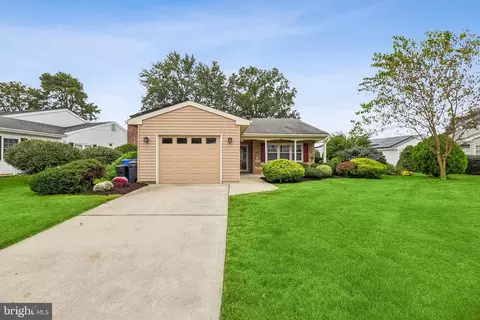 2 Tifani Ln, Southampton, NJ 08088