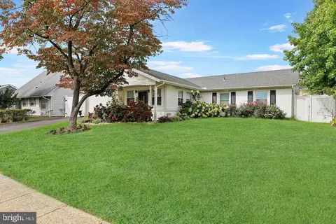 9 Bradford Ln, Willingboro, NJ 08046