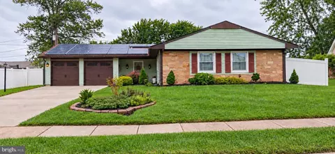 11 Ginger Ln, Willingboro, NJ 08046