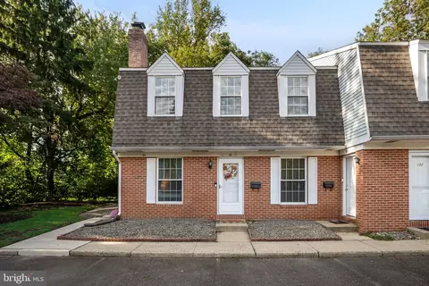 303 Dawson St #101, Moorestown, NJ 08057