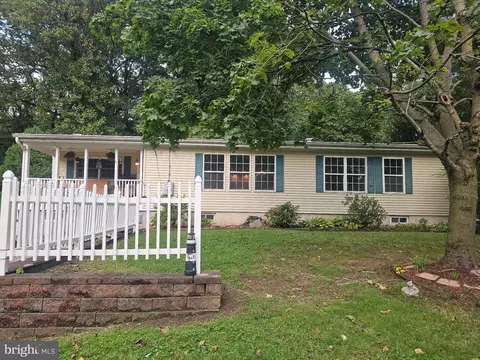 213 Union St, Fieldsboro, NJ 08505