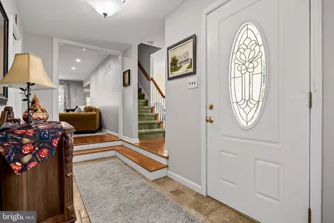 Entry Way - 108 Coopers Kill Rd, Delran, NJ 08075 photo 2 of 2