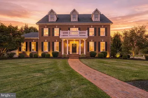 7 Hayfield Ct, Moorestown, NJ 08057