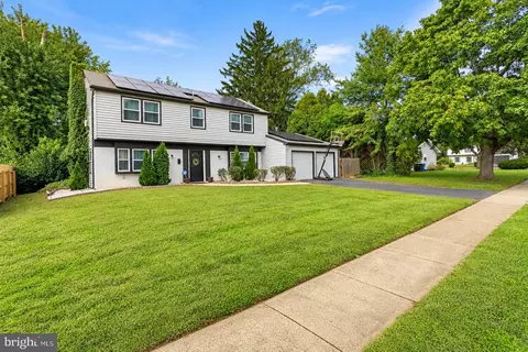 42 Temple Ln, Willingboro, NJ 08046