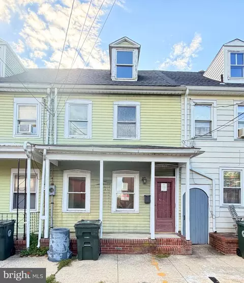 328 Saint Mary St, Burlington, NJ 08016