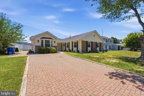 10 Midfield Ln, Willingboro, NJ 08046