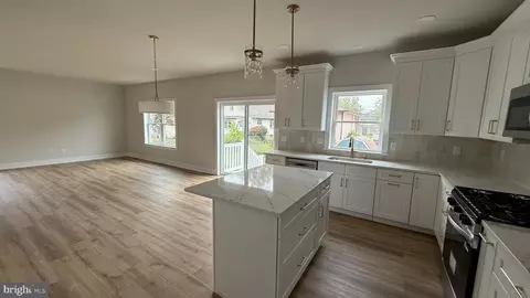 Entry Way - 730 E 2nd St, Florence, NJ 08518 photo 2 of 11
