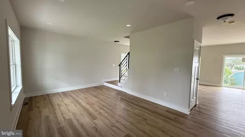 Living - 730 E 2nd St, Florence, NJ 08518 photo 2 of 6