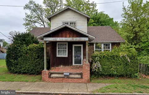 15 E 3rd St, Burlington, NJ 08016