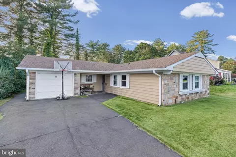 11 Hasting Ln, Willingboro, NJ 08046